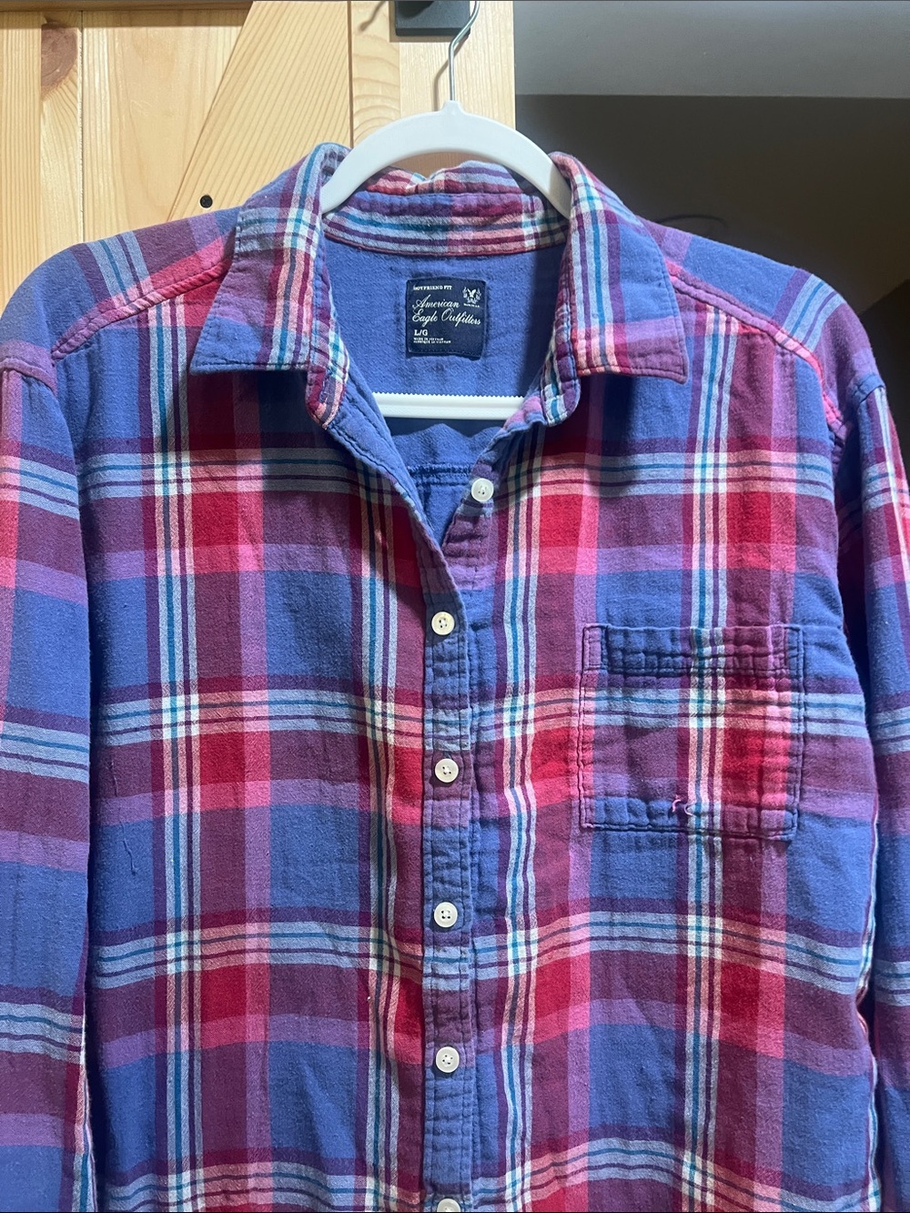 American Eagle Outfitters Plaid Button-Down Shirt - Blue & Red size large